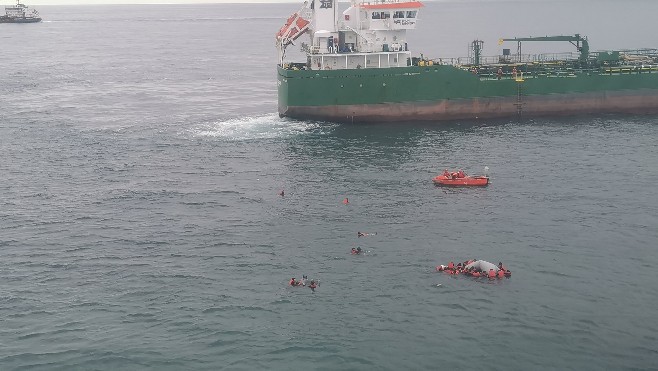 Leur embarcation coule, 39 migrants secourus en mer 