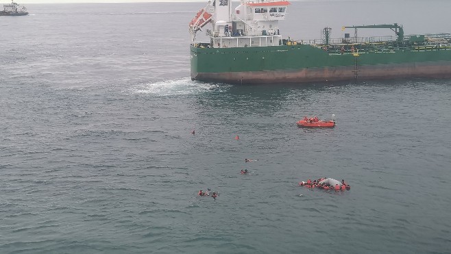 Leur embarcation coule, 39 migrants secourus en mer
