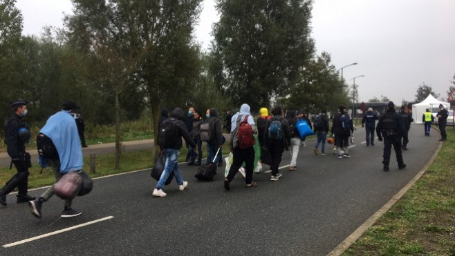 Calais: lors des évacuations, les migrants