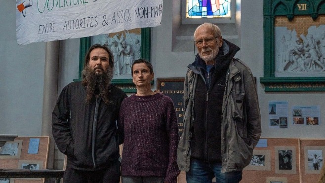 Calais: le prêtre Philippe Demeestère arrête sa grève de la faim 