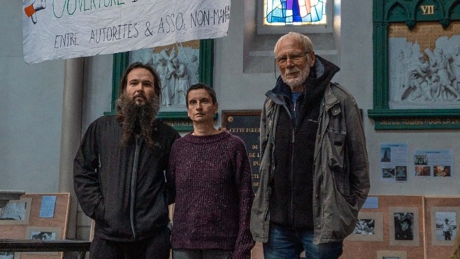 Calais: le prêtre Philippe Demeestère arrête sa grève de la faim