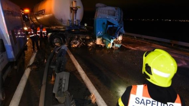 A26 : accident spectaculaire entre deux poids lourds vendredi soir.