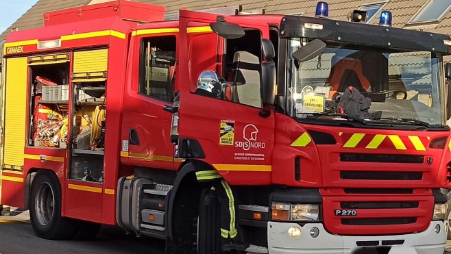 Violent incendie dans une maison à Cappelle-la-Grande, une septuagénaire grièvement brûlée