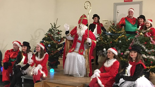 Saint-Nicolas a ravi les enfants malgré la pluie au Portel.