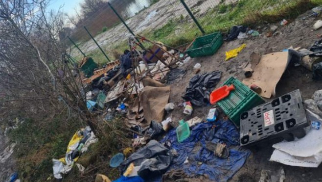 Sangatte : 2 tonnes de déchets évacués du camp de la Digue Royale
