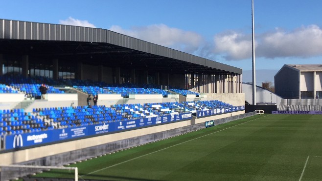A Dunkerque, le stade Tribut entièrement rénové dévoile sa nouvelle tribune