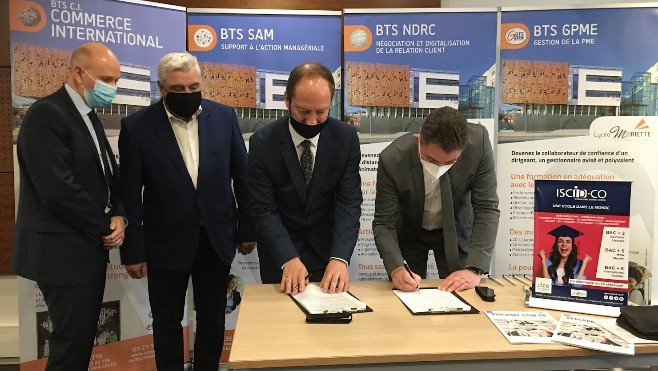 La poursuite d'études est possible aussi dans une école de commerce publique telle que l'ISCID-CO.