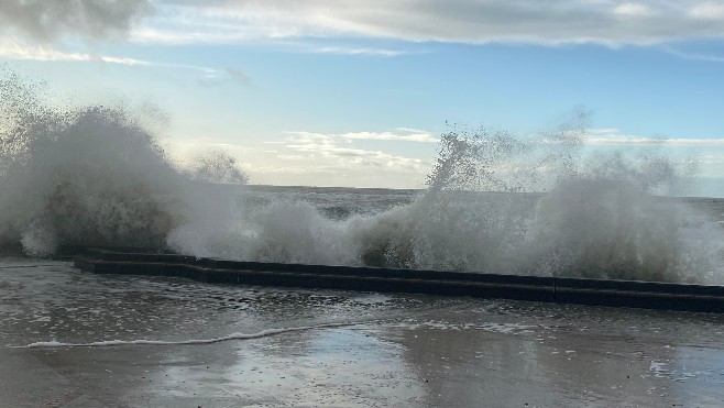 Tempête Eunice : le vent monte ce matin, les rafales seront violentes cet après-midi