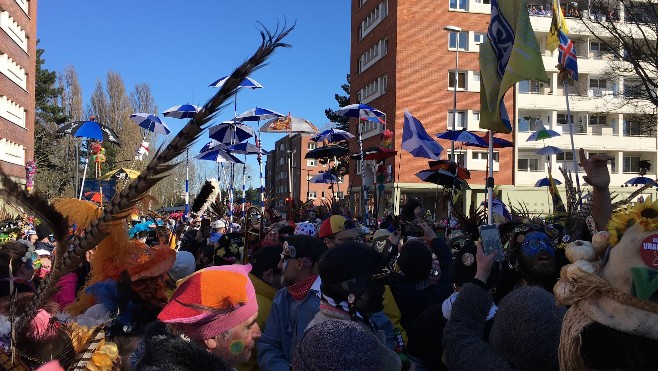 A Dunkerque, des milliers de masquelours ont fait carnaval dimanche.