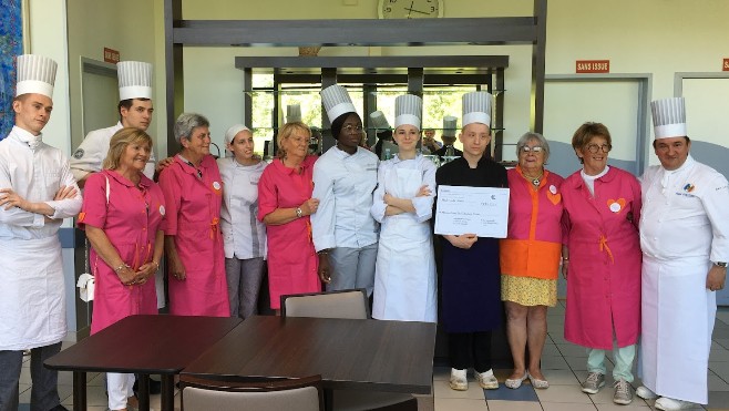 Des apprentis du lycée hôtelier du Touquet reversent 800 euros aux Blouses roses !