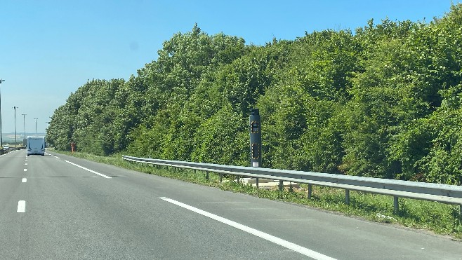 Les deux nouveaux radars automatiques installés sur l'A16 entre Calais et Boulogne 