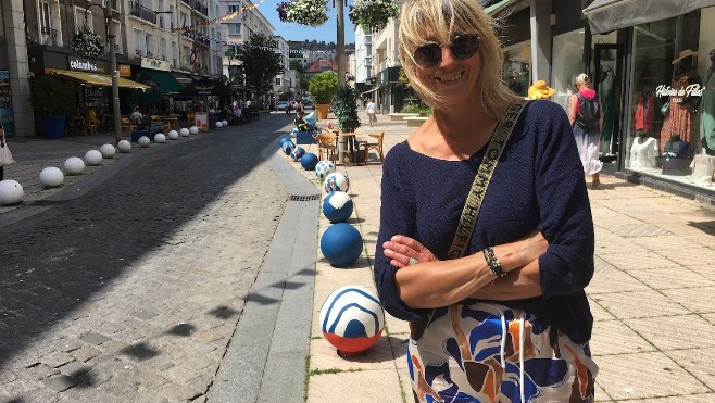 Les Escapades : Des sphères peintes par des artistes dans les rues piétonnes de Boulogne sur mer...