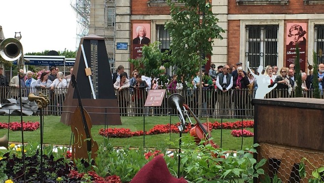 Les Escapades : à Boulogne sur mer, le jardin éphémère met la musique sur la place.