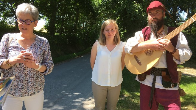 Des balades contées et chantées sont organisées dans la Terre des deux caps.