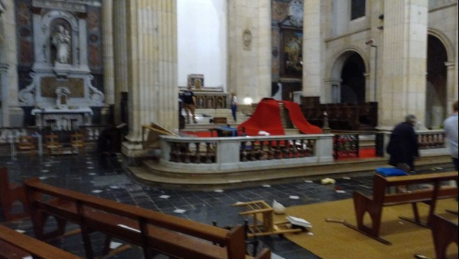 L’intérieur de la cathédrale de Boulogne saccagé hier soir