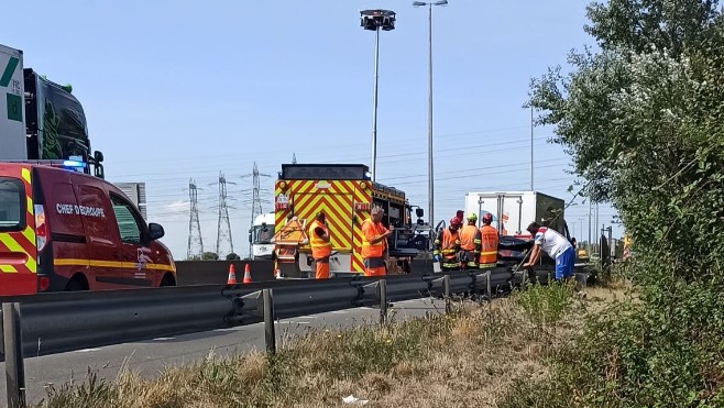 A16: une voiture s'encastre à l'arrière d'un fourgon, le conducteur indemne