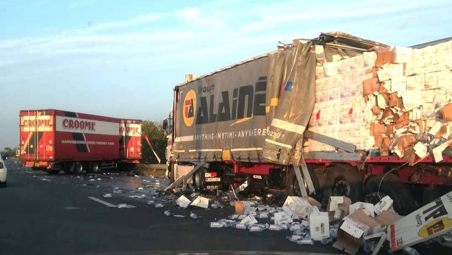 A16 : deux poids lourds se percutent jeudi soir près de Vieille-Eglise.