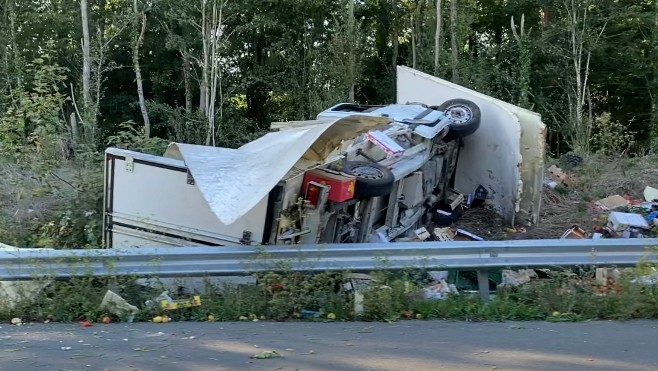 Un accident de poids lourd sur l'A16 occasionne des kilomètres de bouchons