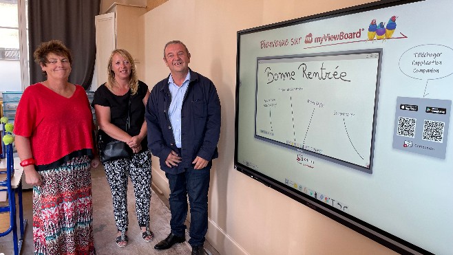 Rentrée: à Etaples, 16 classes ont été équipées d'un écran numérique interactif