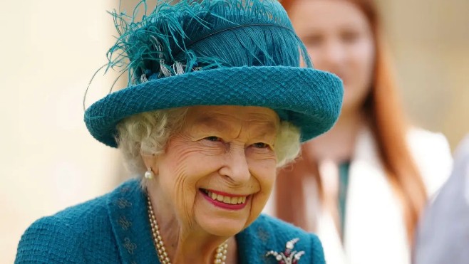 Aprés le décès de la Reine Elizabeth II, l'émotion de Mark un anglais qui vit à Calais