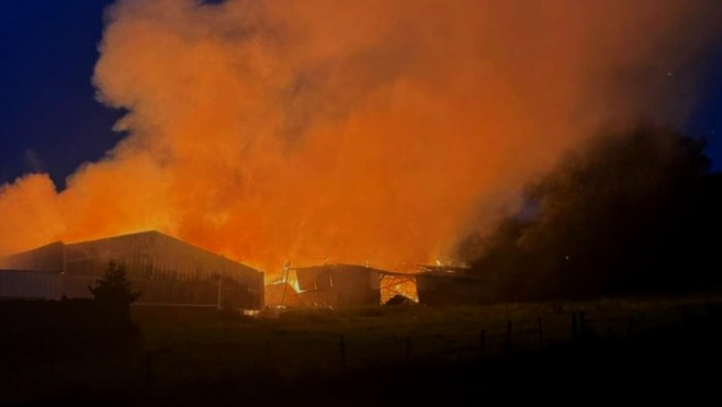 Le Parcq : un bâtiment agricole ravagé par les flammes hier soir