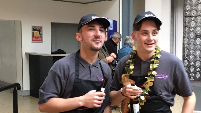 Participation en hausse à la course des garçons de café à Calais