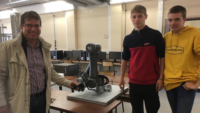 A Saint-Martin-Boulogne, le Lycée Saint Joseph dispose d'un COBOT, robot collaboratif