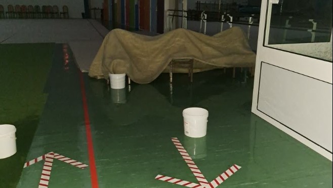 A Boulogne-sur-Mer, la salle de gymnastique Hernout occupée par le Réveil encore inondée.