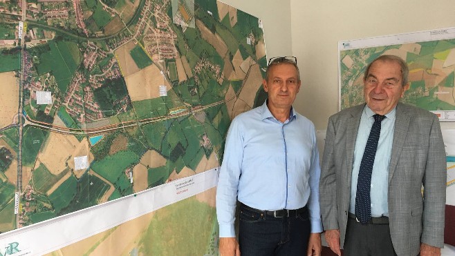 A Samer, le maire Claude Bailly cède sa place à Christophe Douchain.