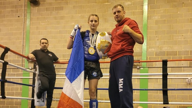 7 Vallées: premier titre de championne du monde de kick boxing pour Laura Dumont