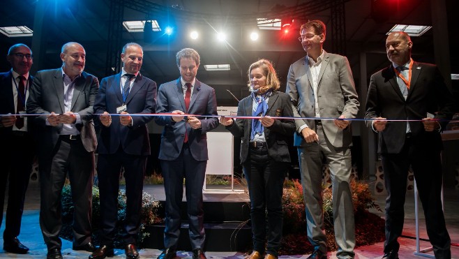 Au port de Dunkerque, un premier bâtiment logistique inauguré.