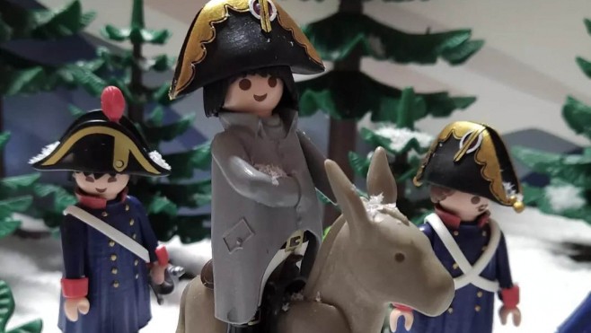 Boulogne : « En avant Napoléon », les célèbres figurines Playmobil investissent le Palais Impérial !