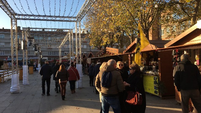 A Dunkerque, le Marché de Noël de Dunkerque anime la place Jean Bart. A Dunkerque, le Marché de Noël de Dunkerque anime la place Jean Bart.