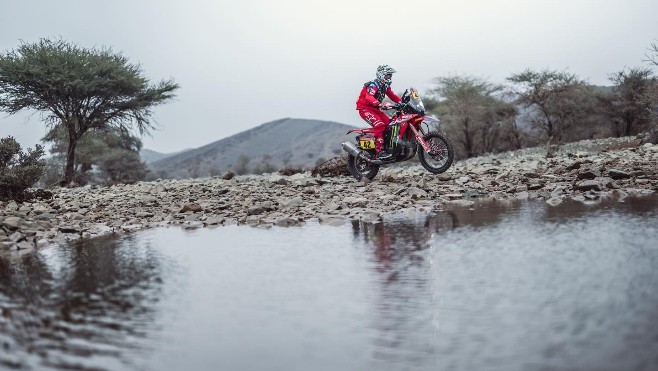 Dakar: Adrien Vanbeveren, désormais 4e au général, se fait percuter par Mason Klein