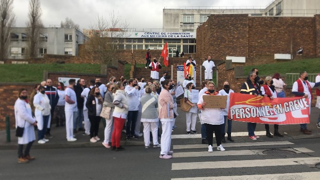 A Boulogne sur mer, le personnel en grève s'invite aux voeux de l'hôpital !
