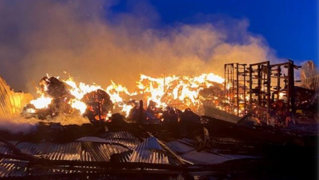 Pierremont : un hangar agricole et 650 balllots de lin ravavagés par les flammes