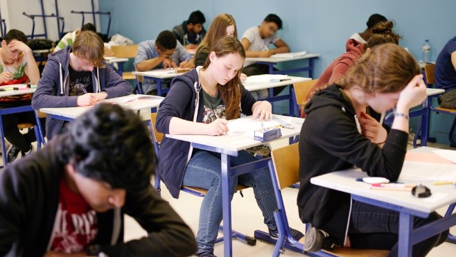 De Dunkerque à Berck sur mer, 4307 élèves de terminale passent leurs épreuves de spécialité au Bac.