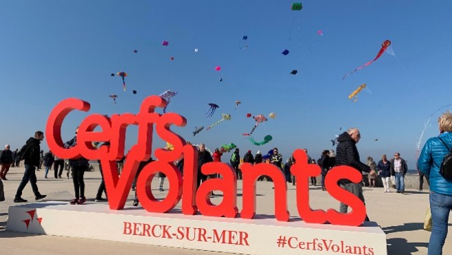 HOTESSE POUR RADIO 6 - BERCK