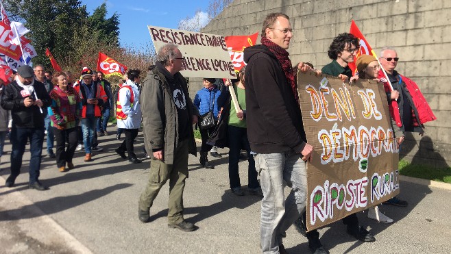 Manifestation de 200 personnes à Bouquehault pour dire non à la réforme des retraites