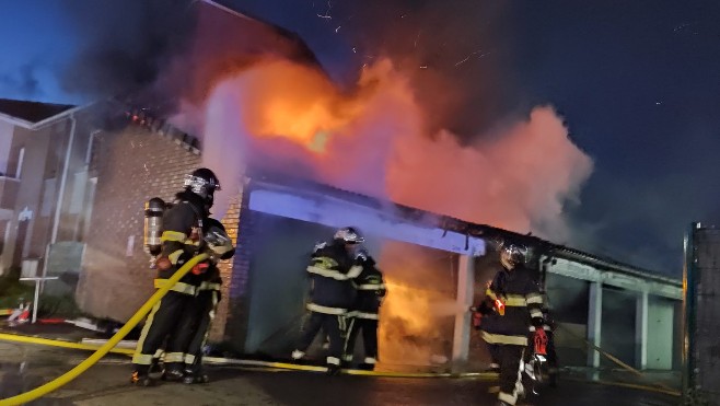 Bourbourg : plusieurs voitures et garages détruits par un incendie