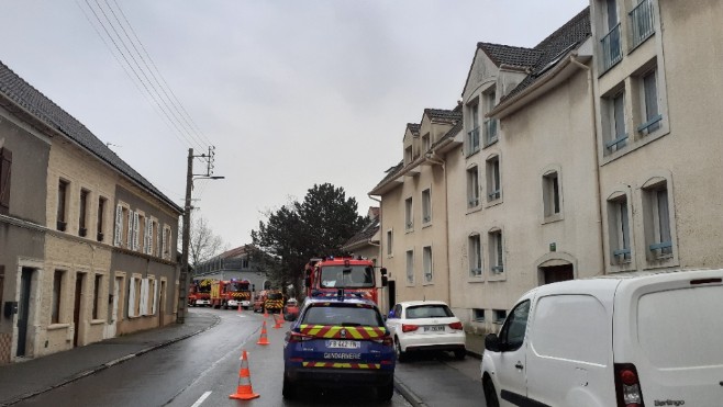 A Marquise, de la fumée envahit un immeuble lundi midi.