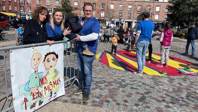 A Abbeville, des opérations de sensibilisation à l'autisme ont lieu chaque mercredi d'avril