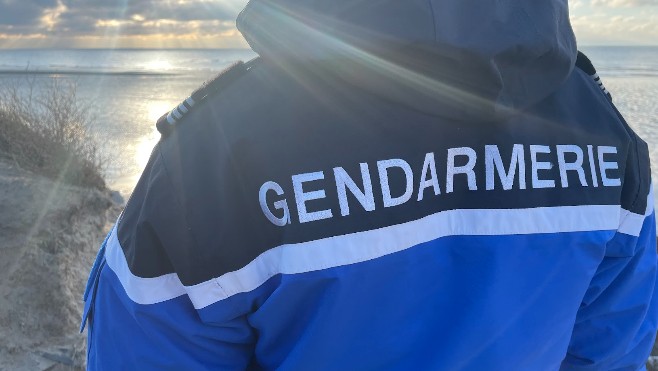 A Oye-Plage, un gendarme prend un coup de couteau à la main, d'un migrant.