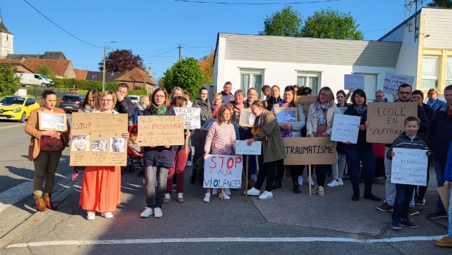 Nouveau rassemblement de parents d'élèves à l'école de Campagne-lès-Boulonnais. 