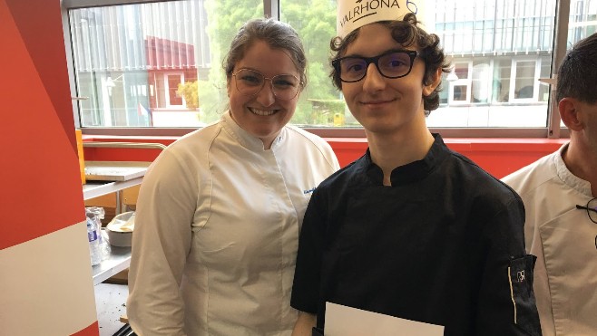 A Dunkerque, un élève de l'école de la deuxième chance décroche un stage chez Valrhona, leader dans la transformation du cacao.