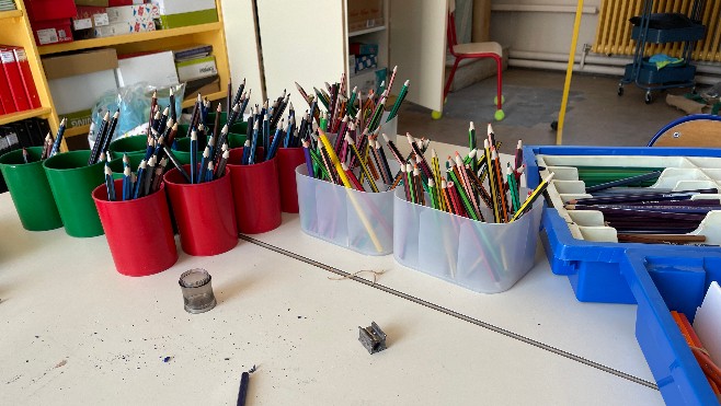 Emmanuel Macron ouvre le débat sur une réduction des vacances scolaires d'été