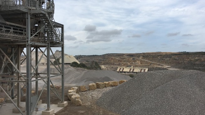 A Ferques , un salarié se blesse dans les Carrières du boulonnais.