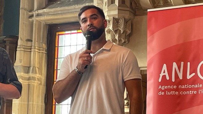 Kendji était à Calais, vendredi, pour parler de l’illettrisme