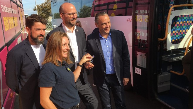 Des dunkerquois impulsent un tour de France à bord d'un autocar transformé en Salle de sport itinérante.