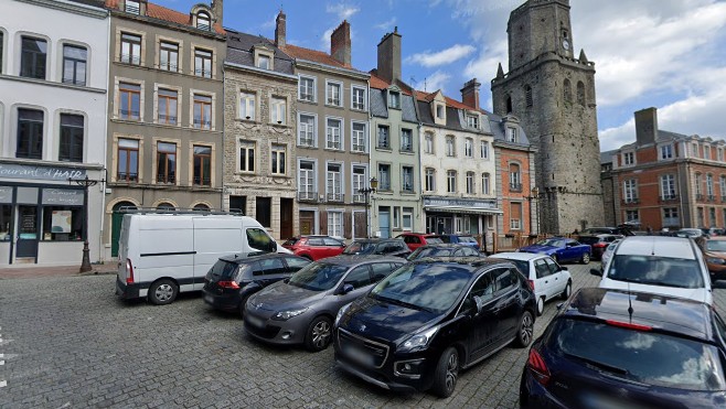 Boulogne : agression dans une maison cette nuit, 3 personnes blessées, 2 individus recherchés.